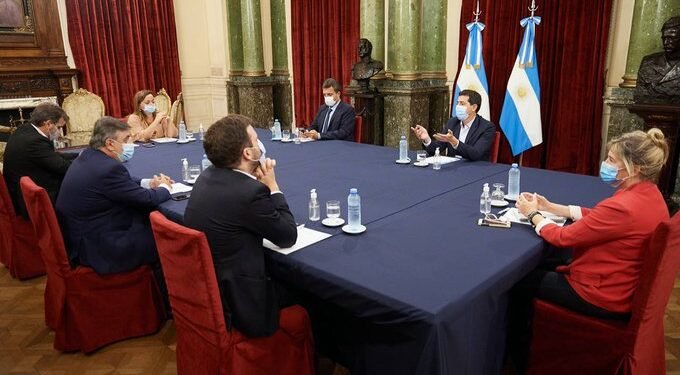 El Gobierno convocó a la oposición a conformar una comisión de seguimiento de la pandemia