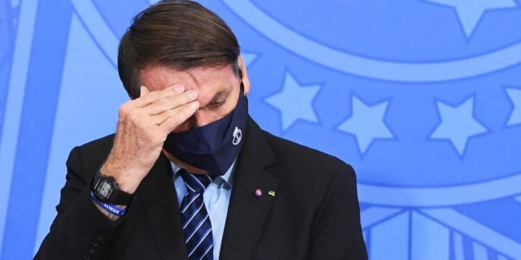La popularidad de Bolsonaro cayó a su nivel más bajo, tras la segunda ola de coronavirus