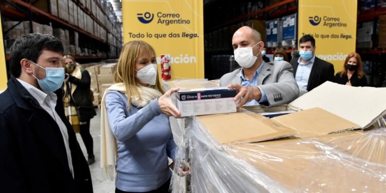 Llegaron al país 2,2 millones de test para la detección rápida de coronavirus