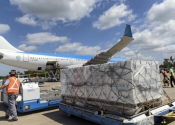 Llega hoy de Moscú el vuelo que trae el reactivo para fabricar la Sputnik y más dosis de esa vacuna