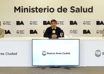 Quirós aseguró que los “pasaportes sanitarios” sirven para estimular la vacunación