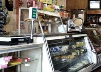 Crecieron las ventas y se desaceleró la suba de precios en kioscos y almacenes