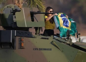 Ante una multitud, Jair Bolsonaro amenazó con descabezar la Justicia: “Ese poder puede sufrir aquello que no queremos que ocurra”