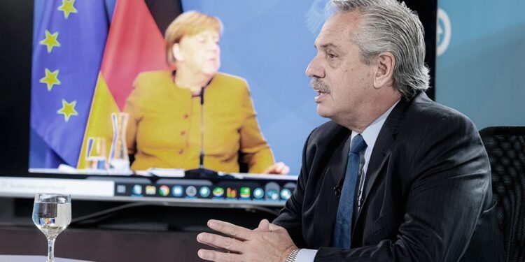 Fernández: “Los actos terroristas constituyen una amenaza a la dignidad humana”