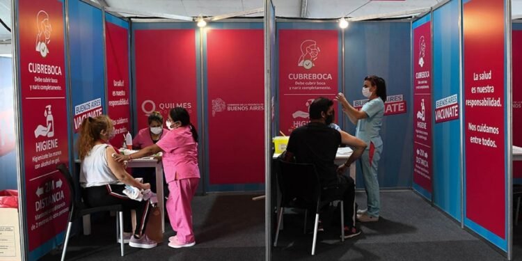 El 60% de los argentinos ya completó su esquema de vacunación contra el Covid