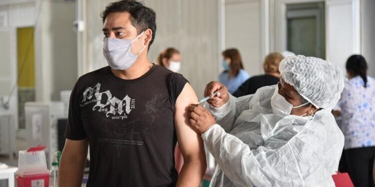 Se espera que los casos de Ómicrón “empiecen a bajar más rápido”