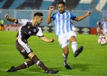 Atlético Tucumán le empató a Platense sobre el final