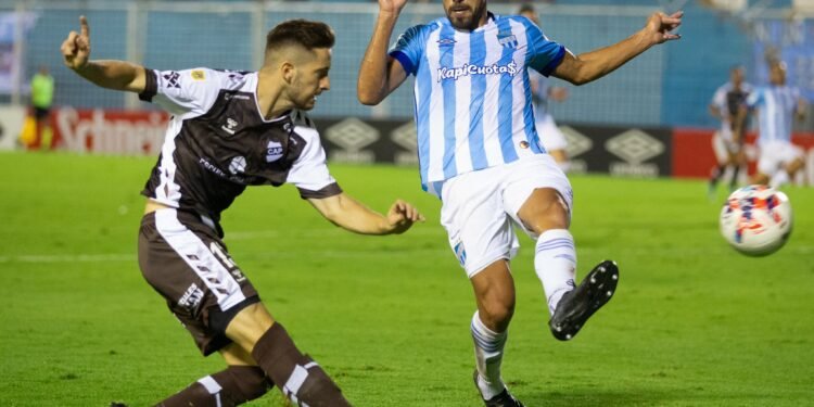 Atlético Tucumán le empató a Platense sobre el final