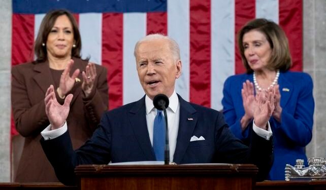 Biden dice que Putin está “más aislado que nunca” y “debe pagar” por sus acciones en Ucrania