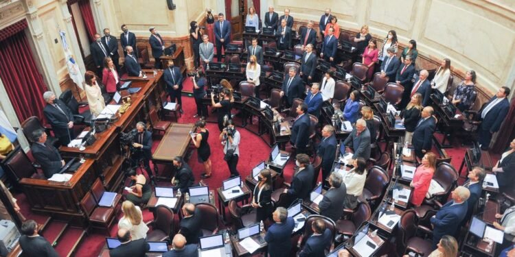 Promulgaron la ley que autoriza al Poder Ejecutivo a firmar el acuerdo con el FMI