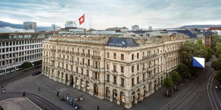 El Credit Suisse comienza con la retirada de sus negocios en Rusia