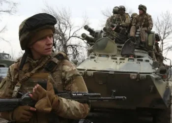 Soldados rusos avanzan sobre Kiev, en medio del repudio al ataque a un hospital infantil