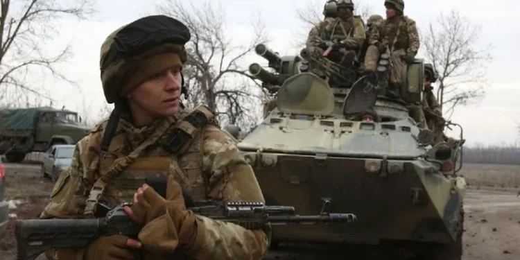 Soldados rusos avanzan sobre Kiev, en medio del repudio al ataque a un hospital infantil