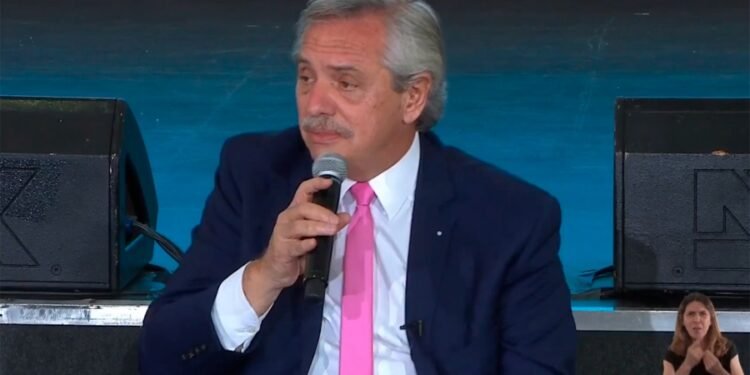 Fernández: “La economía popular existe y es hora de que todos la pongamos en valor”