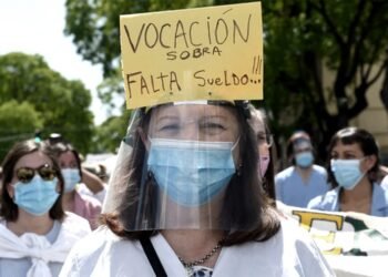 Enfermeros porteños paran en reclamo de 140 mil pesos de salario básico