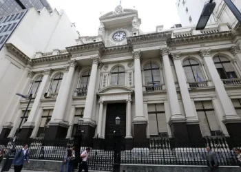 Los inversores paralizan toma de decisiones hasta el miércoles cuando se conocerá la inflación de marzo