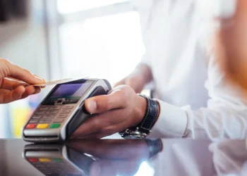 Por la inflación crece el consumo con tarjetas de crédito