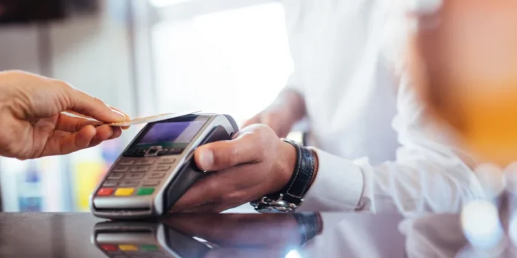 Por la inflación crece el consumo con tarjetas de crédito