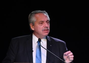 “Ya no es más cuestión de hablar de comercio con Rusia, sino de detener esta guerra”