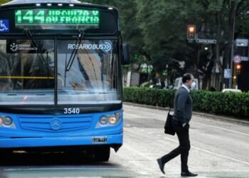 Los municipios de Rosario, Santa Fe y Córdoba subieron 17% la tarifa de colectivos