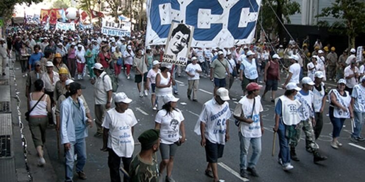 La CCC y la CTA Autónoma marchan desde la 9 de Julio hacia el Cabildo