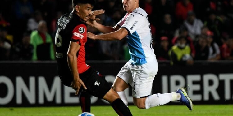 Colón le ganó a Cerro Porteño y comparten la zona de clasificación en el Grupo G