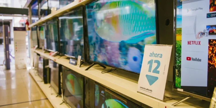 En medio de una inflación acelerada y la caída del salario, “Ahora 12” crece 40% real y sostiene el consumo