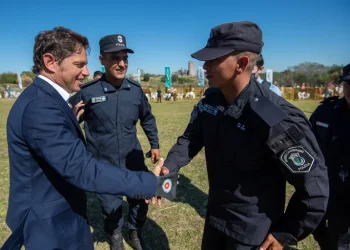 Axel Kicillof anunció un aumento salarial para la Policía Bonaerense: llegará al 60% acumulado en un año