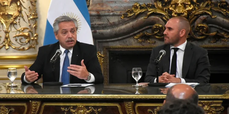 Aumentan las críticas sobre el rumbo del Gobierno y Alberto Fernández afronta el desafío de reconstruir su poder político aferrado al plan económico