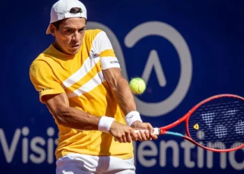 El argentino Báez logró en Estoril su primer título en el circuito ATP