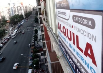 Marchan en rechazo al proyecto de reforma a la ley de alquileres que impulsa la oposición