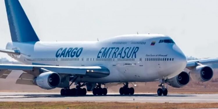 La Justicia prohibió la salida del país de los tripulantes del avión venezolano