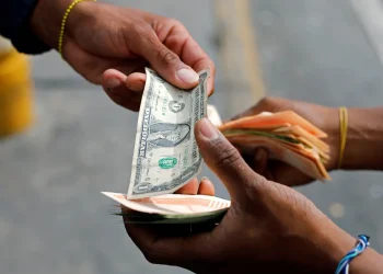 Alberto Fernández apuntó contra los que compran dólares para viajar y transfieren divisas legalmente al exterior