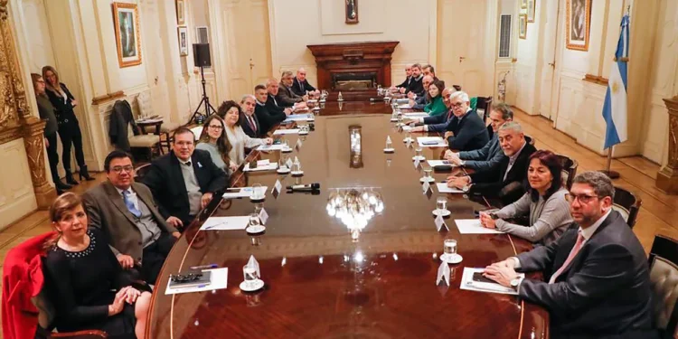 El Gobierno adelantó que trabaja en un dólar diferenciado para los turistas