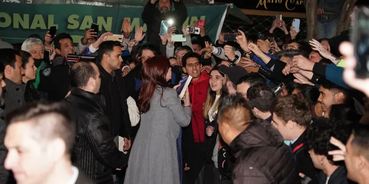 Carrio presentó un amparo para que se le garantice la seguridad a los vecinos de Cristina Kirchner en Recoleta