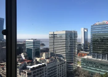 Una buena para las oficinas porteñas: la relocalización de empresas confirmó una leve mejoría del sector más castigado por la pandemia