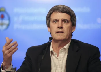 Alfonso Prat Gay: “No hay manera de dolarizar, no tenés con qué respaldar”