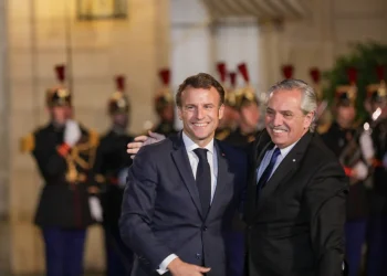 Alberto Fernández ratificó en París que disputará la presidencia del BID y será aliado con Macron en la crisis política de Venezuela