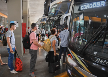 Fin de semana largo: más de 2400 vehículos por hora pasaron por el peaje de Samborombón hacia las playas bonaerenses