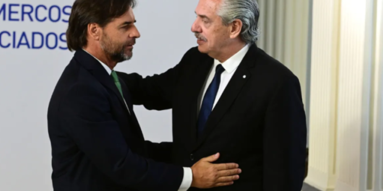 Uruguay lamenta el estancamiento del Mercosur y reconoce las tensiones con la Argentina