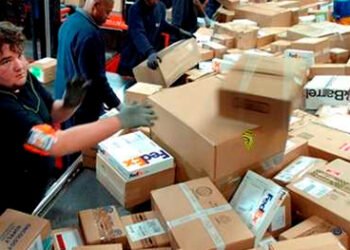 Inquieto por la escasez de divisas, el Gobierno suma controles sobre los gastos de los argentinos