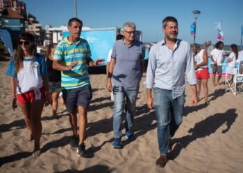 Verano 2023: Lammens y Barrera recorrieron la Playa Deportiva de Villa Gesell