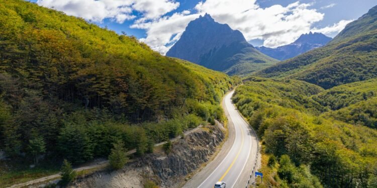 Vialidad Nacional y el Ministerio de Turismo y Deportes comenzaron a instalar cartelería alusiva al programa La Ruta Natural