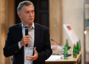 Mauricio Macri sigue levantando su perfil como si fuera un presidenciable y mete una cuña en la interna liberal