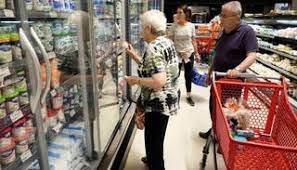 La AFIP duplicó el monto del reintegro del 15% a las compras con tarjeta de débito de jubilados y AUH