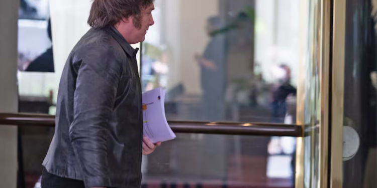 Javier Milei informó que Salud será ministerio y lo ocupará Mario Russo; Florencia Misrahi irá a la AFIP e Iván Kerr será secretario de Vivienda