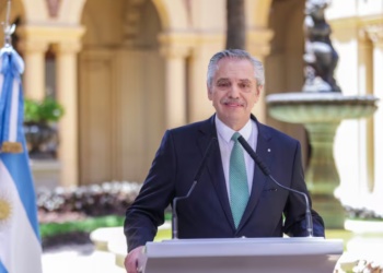 Alberto Fernández cerró su gestión con un discurso con mucho autoelogio, la admisión de errores y un reconocimiento a Cristina Kirchner