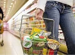 El desplome del salario mínimo: se puede comprar un 63% menos de pan y no alcanza a cubrir la canasta básica