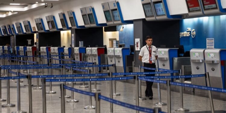 Comenzó a regir el paro nacional aeronáutico