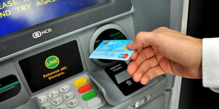 Los bancos anunciaron un aumento en sus comisiones